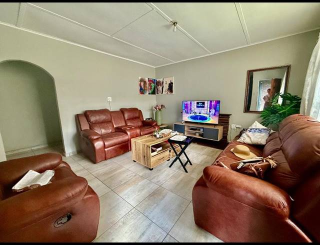 3 BEDROOM HOUSE FOR SALE IN VANDERBIJLPARK CW 1